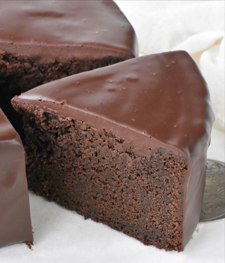 Dense Chocolate Cake (300 g)